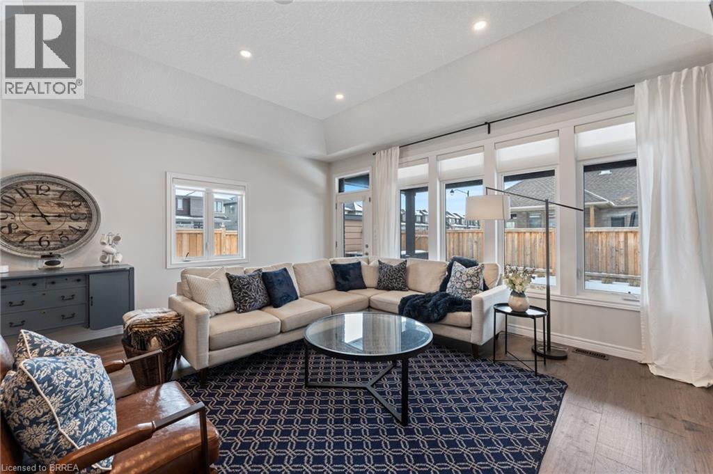 2 Masters Lane, Paris, ON - Indoor Photo Showing Living Room