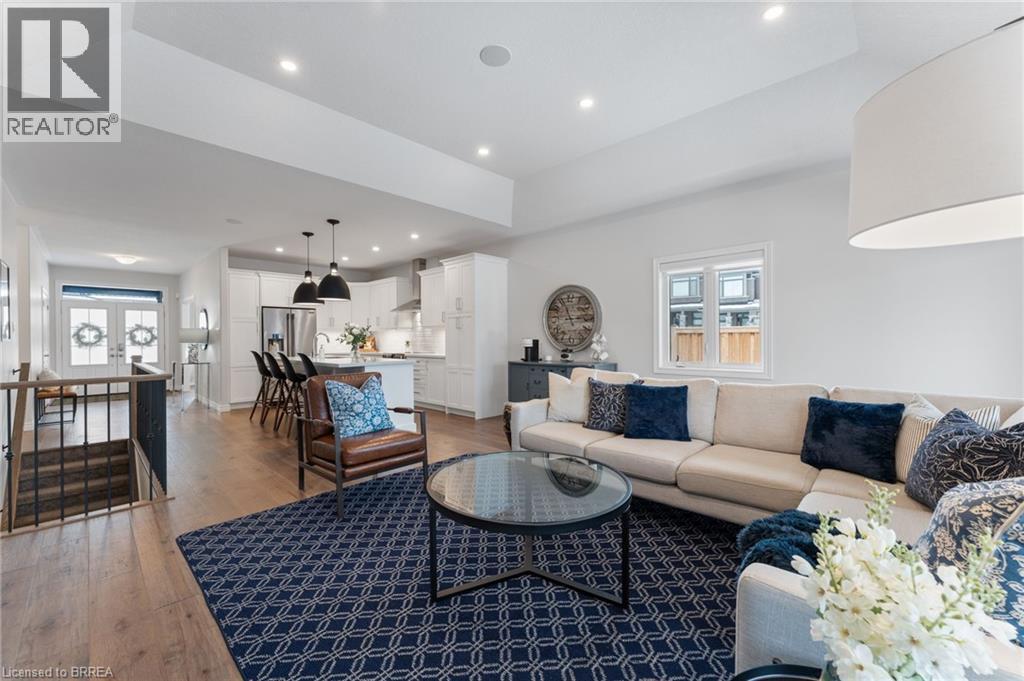 2 Masters Lane, Paris, ON - Indoor Photo Showing Living Room