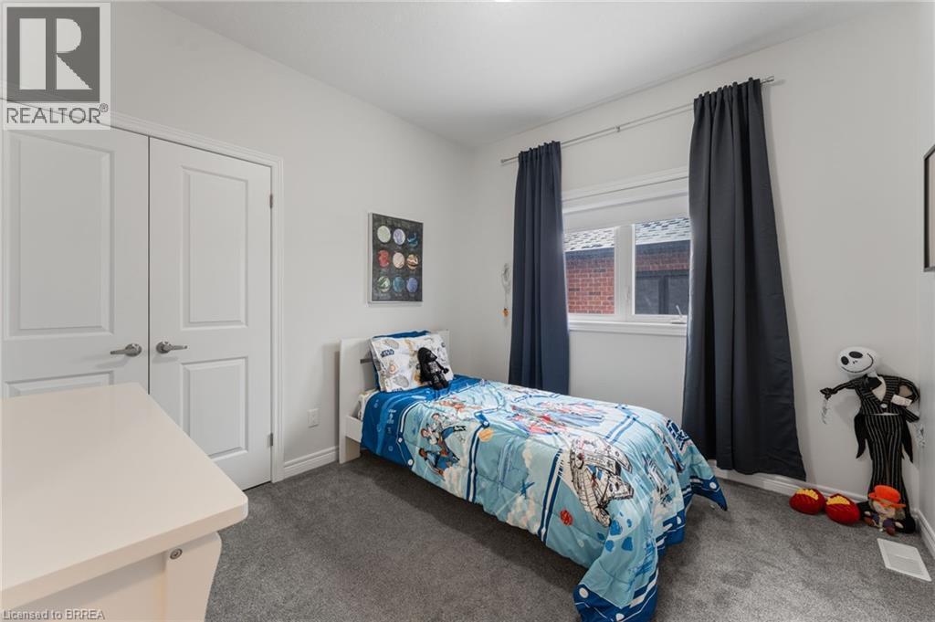 2 Masters Lane, Paris, ON - Indoor Photo Showing Bedroom