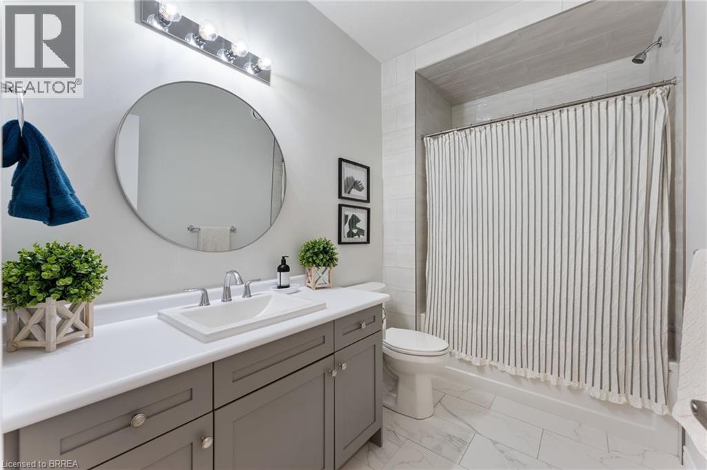 2 Masters Lane, Paris, ON - Indoor Photo Showing Bathroom