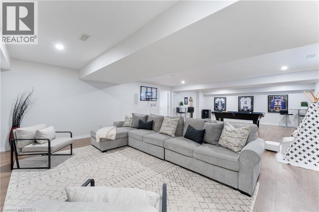 2 Masters Lane, Paris, ON - Indoor Photo Showing Living Room