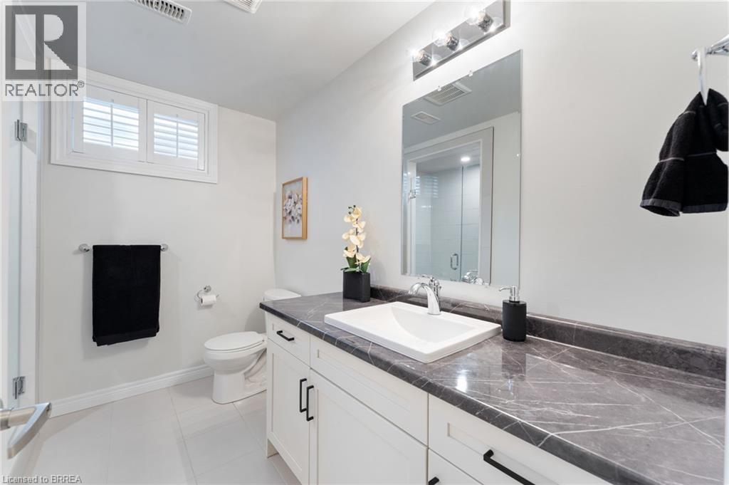 2 Masters Lane, Paris, ON - Indoor Photo Showing Bathroom