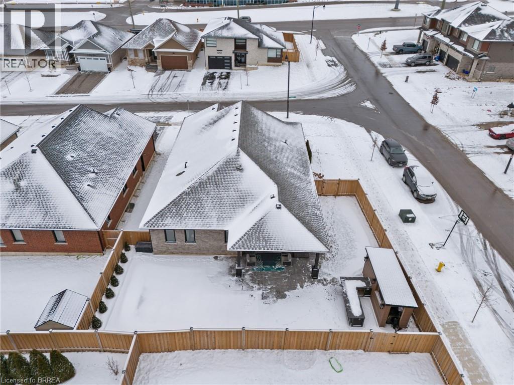 2 Masters Lane, Paris, ON - Outdoor