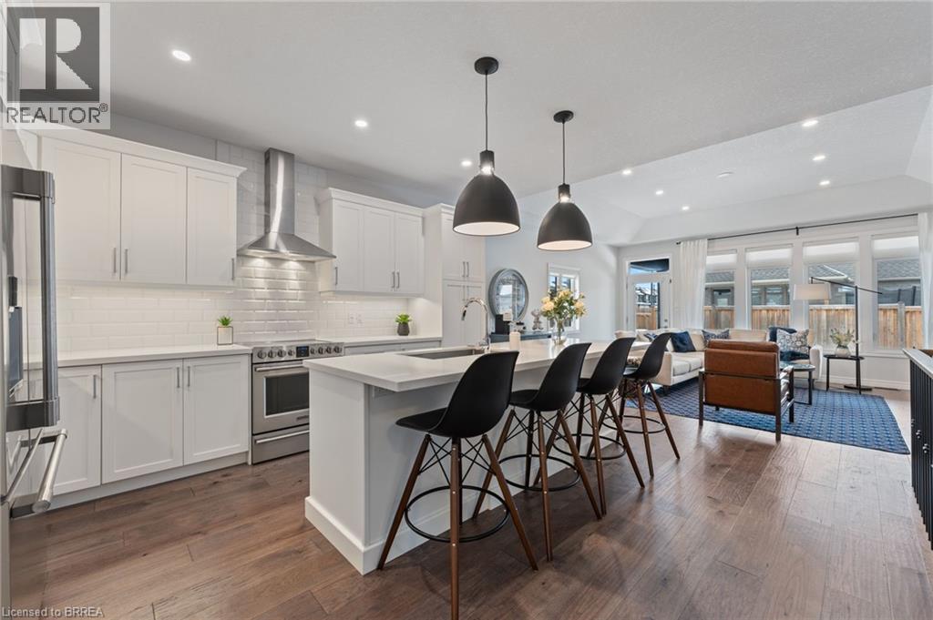 2 Masters Lane, Paris, ON - Indoor Photo Showing Kitchen With Upgraded Kitchen
