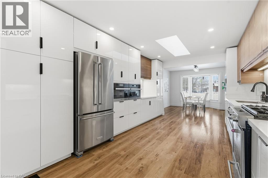 88 Old Forest Crescent, Kitchener, ON - Indoor Photo Showing Kitchen With Upgraded Kitchen