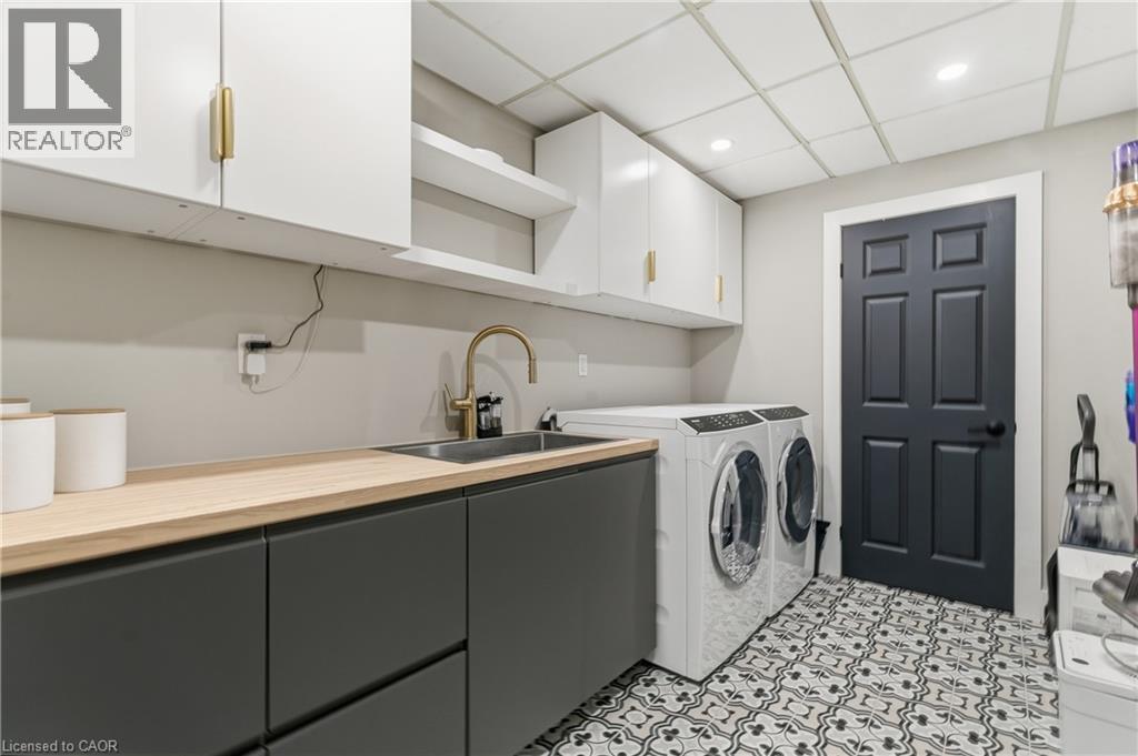 88 Old Forest Crescent, Kitchener, ON - Indoor Photo Showing Laundry Room