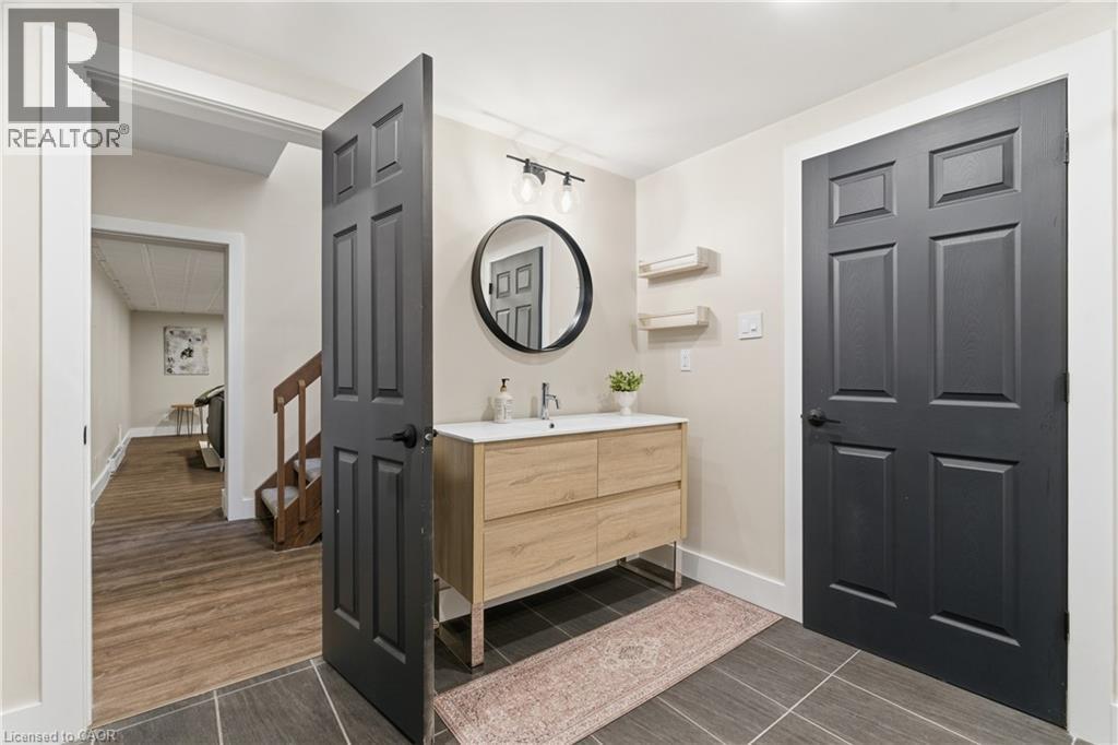 88 Old Forest Crescent, Kitchener, ON - Indoor Photo Showing Bathroom