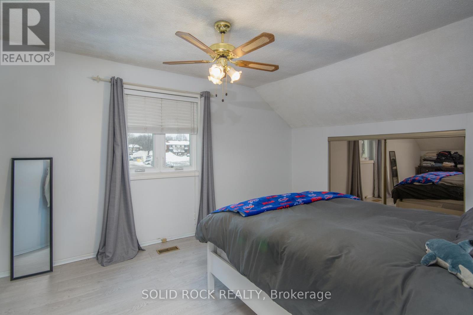 412 Montreal Road, Ottawa, ON - Indoor Photo Showing Bedroom