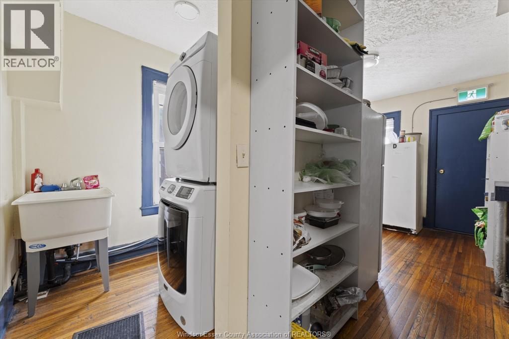 3060 Sandwich, Windsor, ON - Indoor