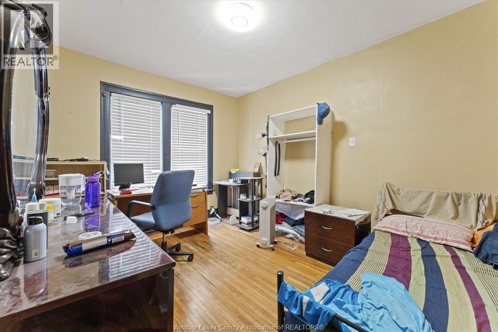 3060 Sandwich, Windsor, ON - Indoor