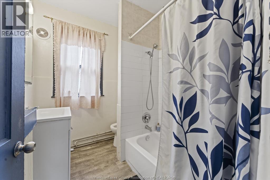 3060 Sandwich, Windsor, ON - Indoor Photo Showing Bathroom