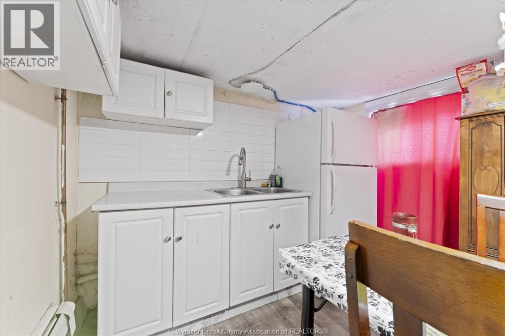 3060 Sandwich, Windsor, ON - Indoor