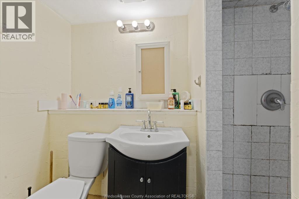3060 Sandwich, Windsor, ON - Indoor Photo Showing Bathroom