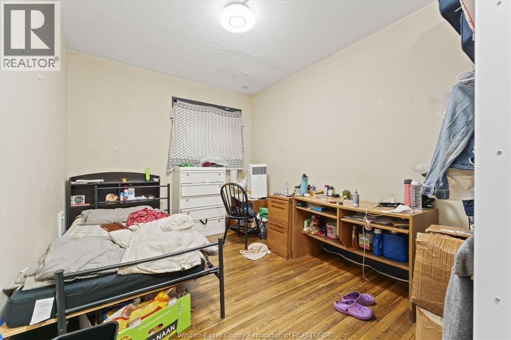 3060 Sandwich, Windsor, ON - Indoor