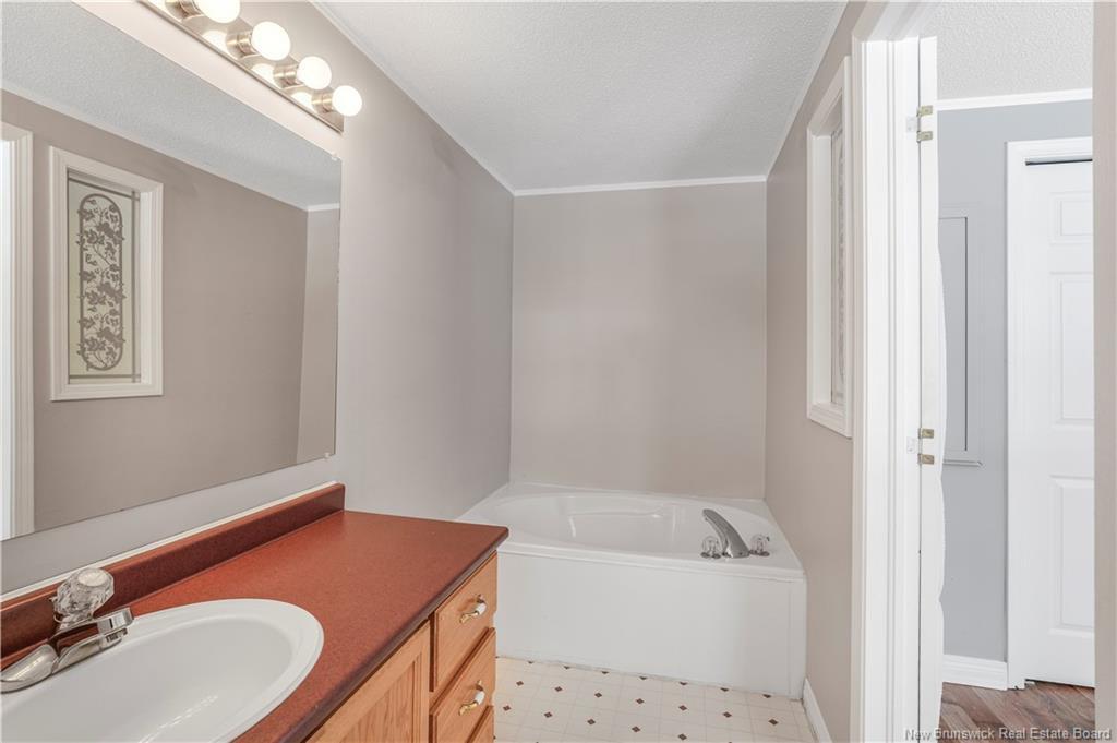 107 Hedgeview Dr, Fredericton, NB