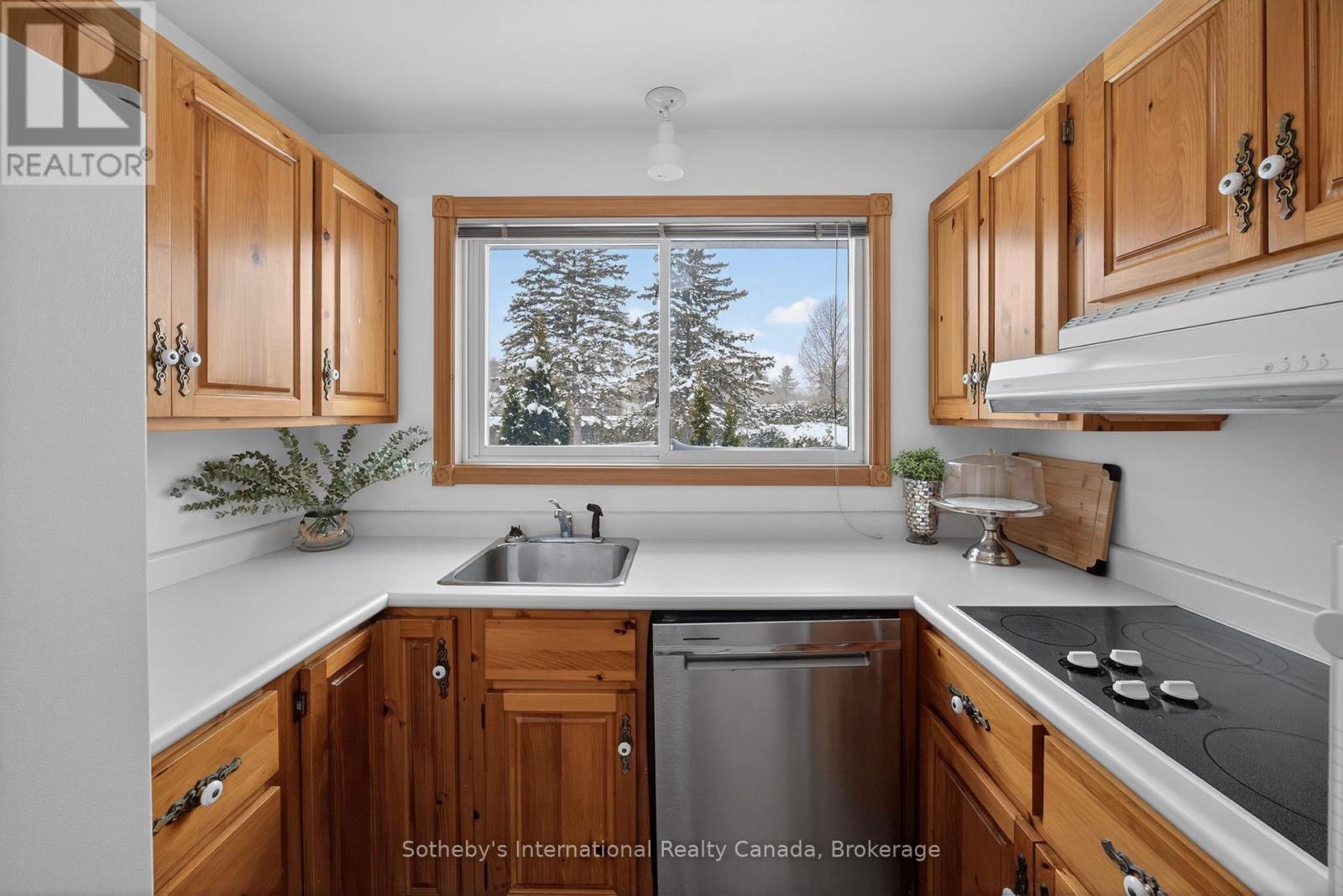 Main level kitchen - 1420 Tiny Beaches Road N, Tiny, ON - Indoor Photo Showing Kitchen