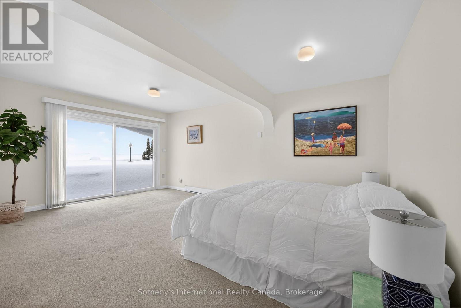 Second primary bedroom on in-between level - 1420 Tiny Beaches Road N, Tiny, ON - Indoor Photo Showing Bedroom