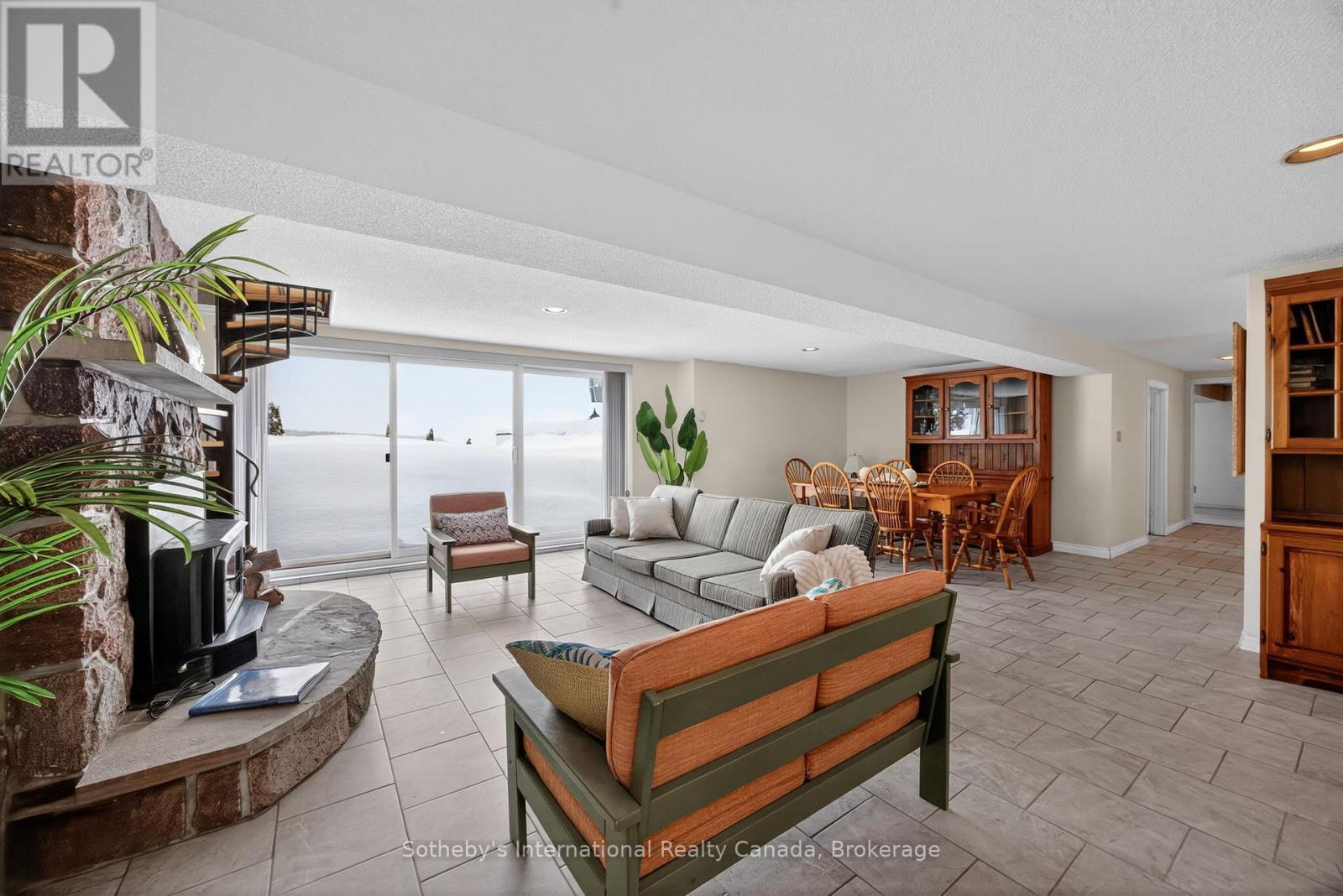 Lower level Great Room w/expansive patio doors - 1420 Tiny Beaches Road N, Tiny, ON - Indoor Photo Showing Living Room