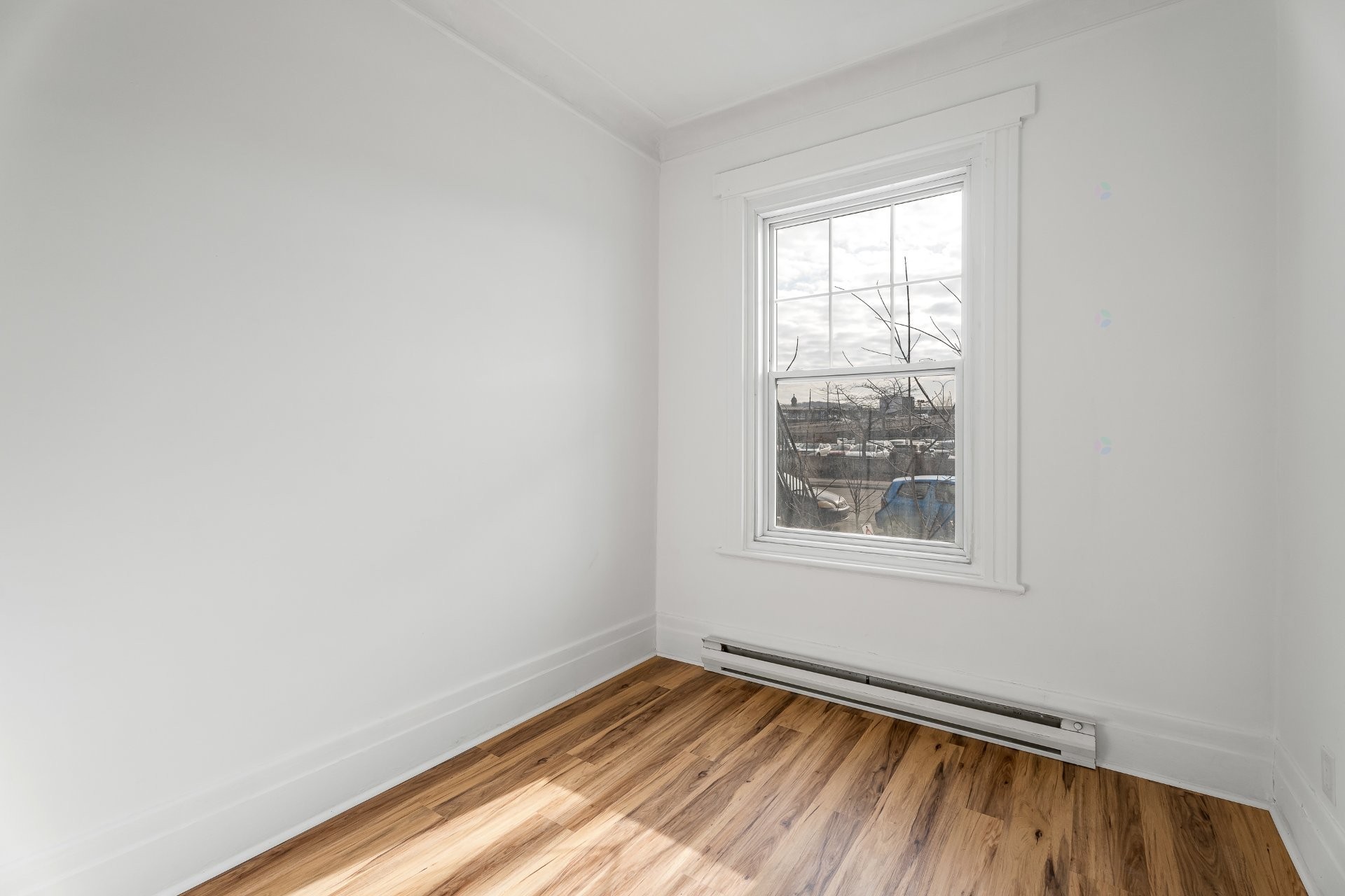 Chambre à coucher - 5881 Rue St-Denis, Montréal (Rosemont/La Petite-Patrie), QC - Indoor Photo Showing Other Room