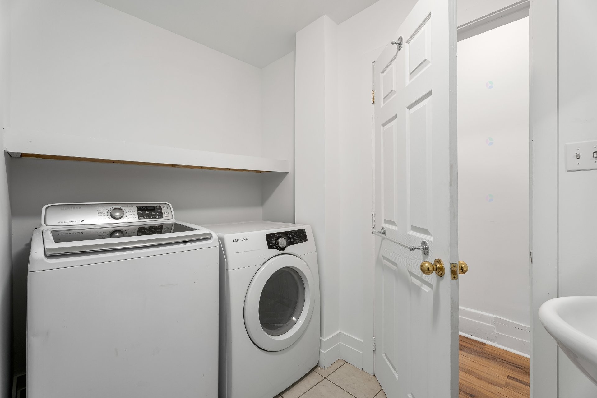Salle de bains - 5881 Rue St-Denis, Montréal (Rosemont/La Petite-Patrie), QC - Indoor Photo Showing Laundry Room