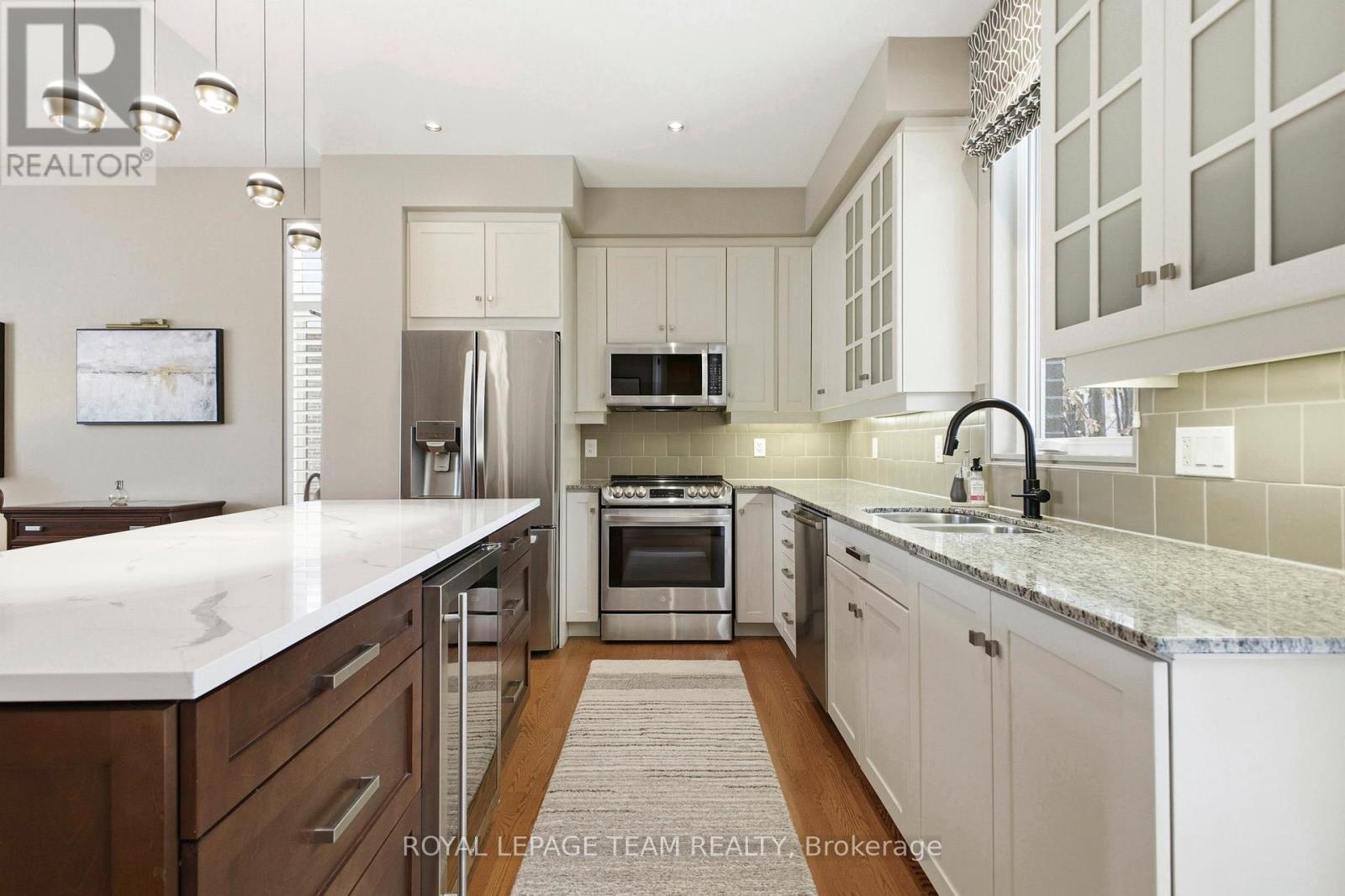 418 Mayfair Avenue, Ottawa, ON - Indoor Photo Showing Kitchen With Double Sink With Upgraded Kitchen