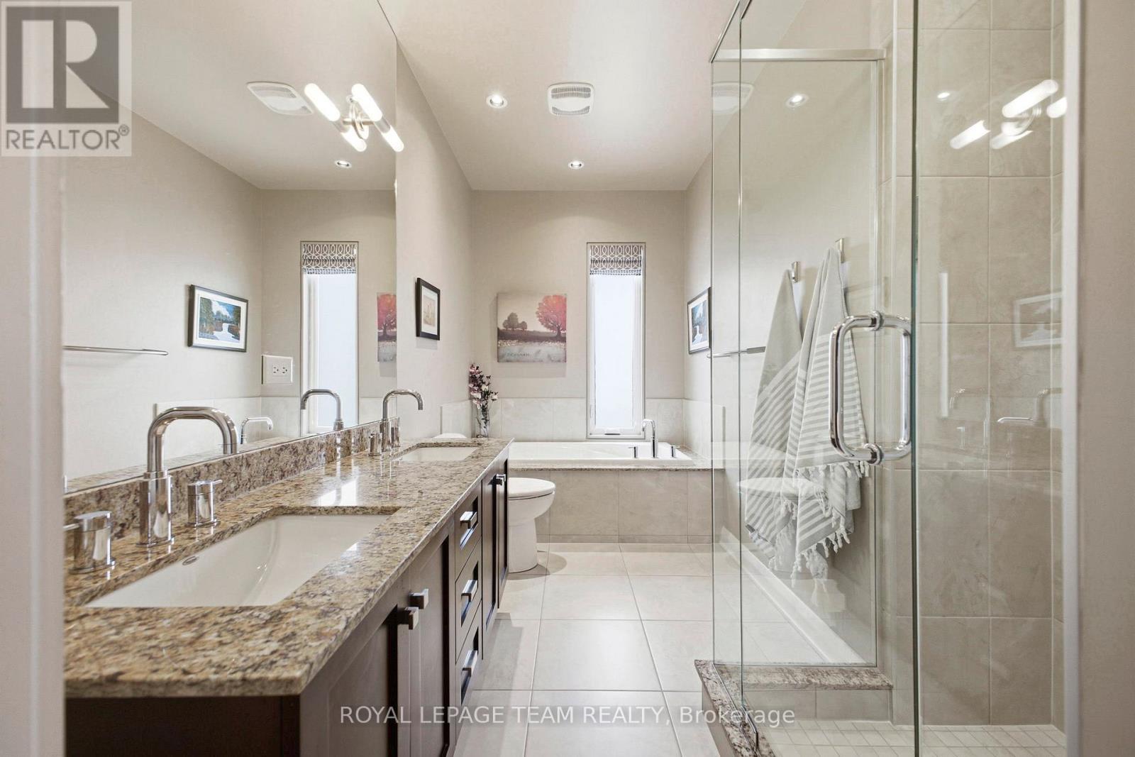 418 Mayfair Avenue, Ottawa, ON - Indoor Photo Showing Bathroom