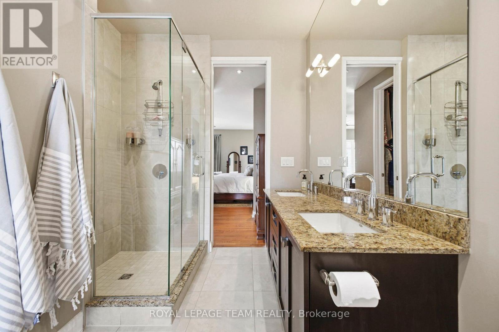 418 Mayfair Avenue, Ottawa, ON - Indoor Photo Showing Bathroom