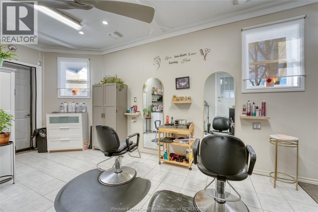 111 Danforth, Leamington, ON - Indoor