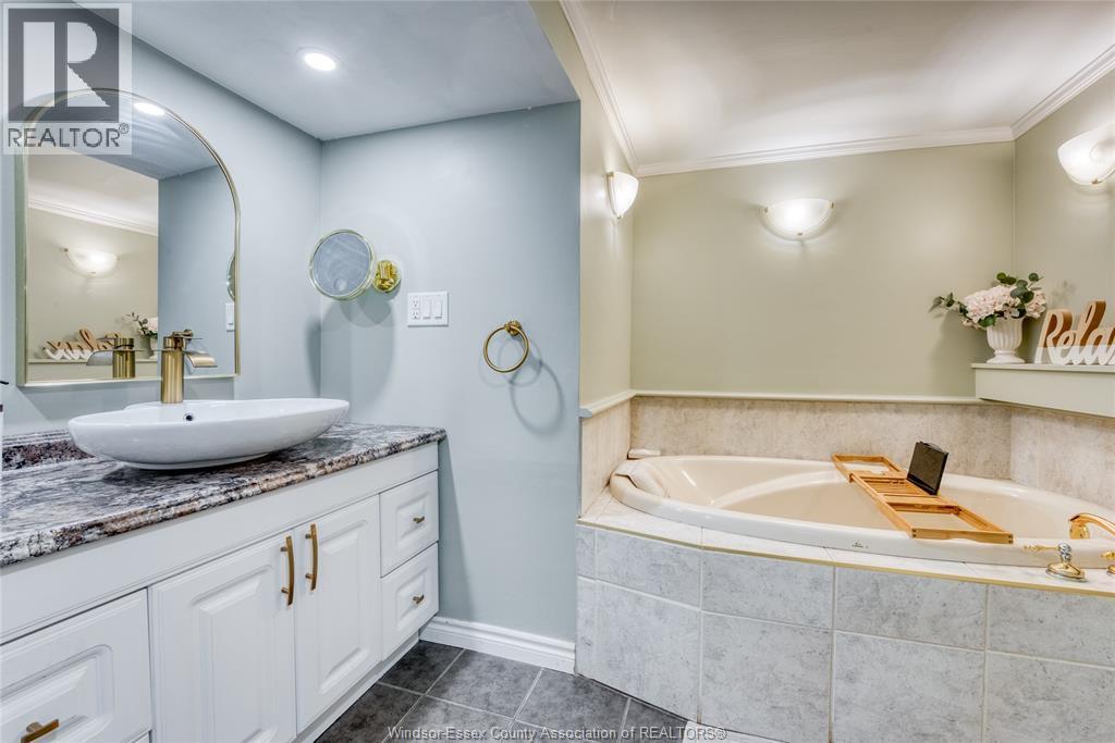 111 Danforth, Leamington, ON - Indoor Photo Showing Bathroom