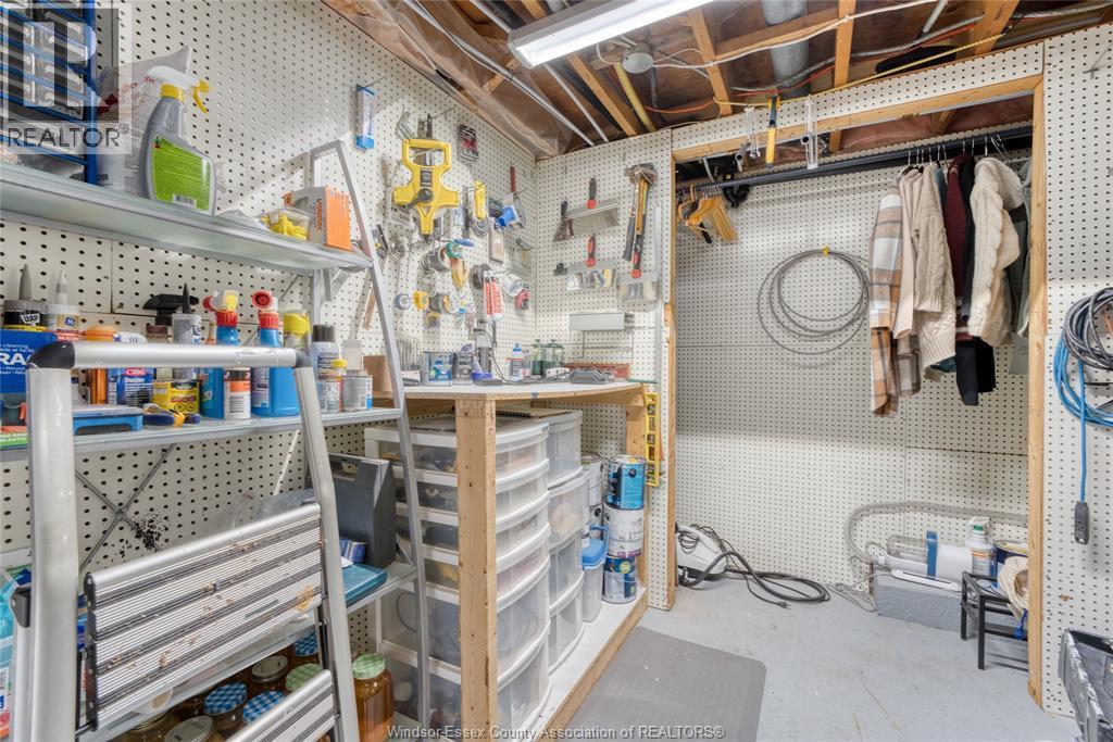 111 Danforth, Leamington, ON - Indoor