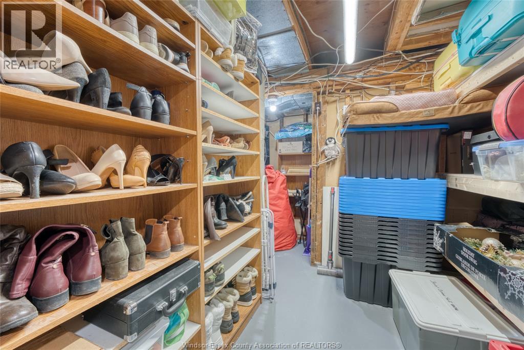 111 Danforth, Leamington, ON - Indoor