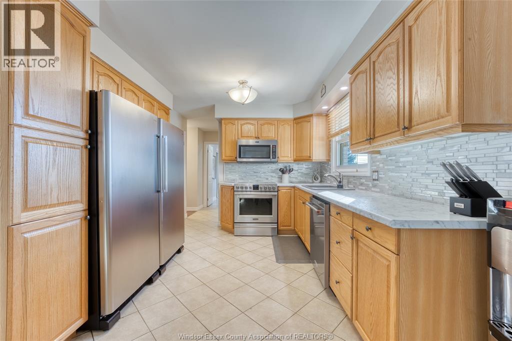 111 Danforth, Leamington, ON - Indoor Photo Showing Kitchen