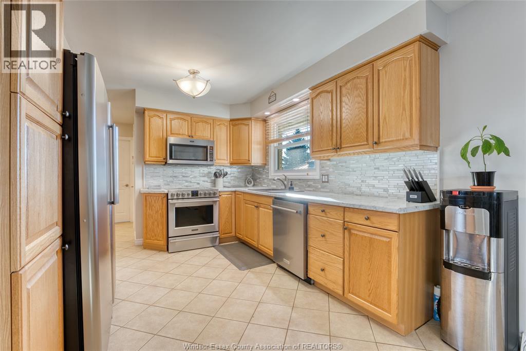 111 Danforth, Leamington, ON - Indoor Photo Showing Kitchen