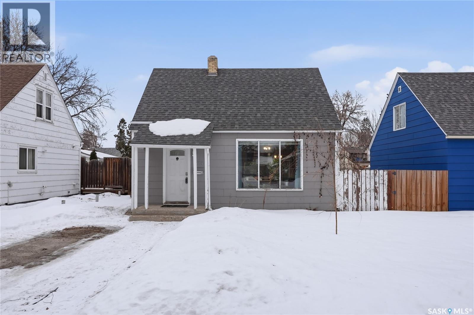 215 Ash Street E, Saskatoon, SK - Outdoor
