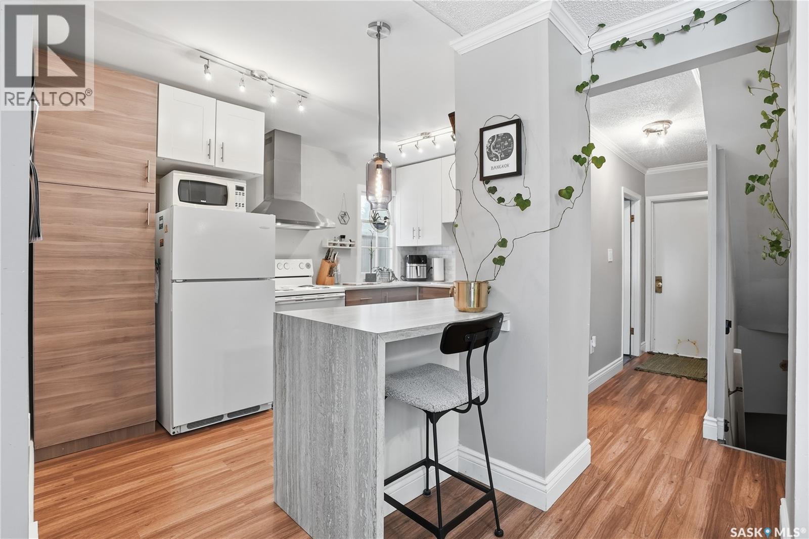 215 Ash Street E, Saskatoon, SK - Indoor Photo Showing Kitchen