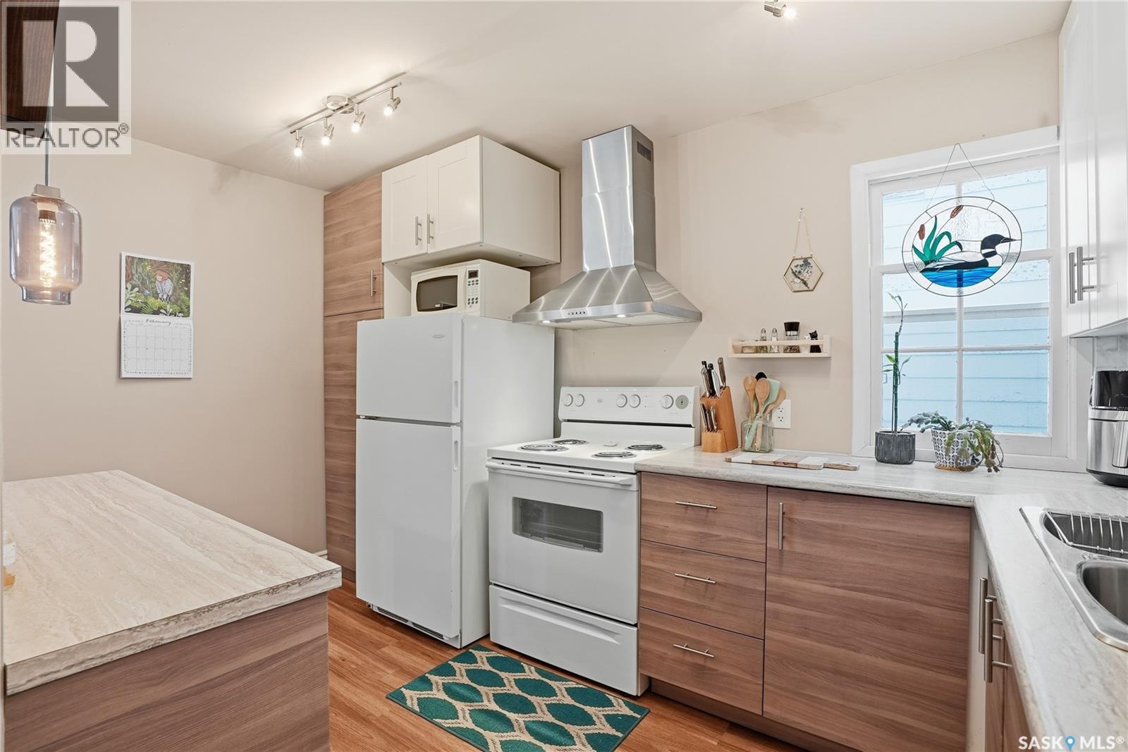 215 Ash Street E, Saskatoon, SK - Indoor Photo Showing Kitchen With Double Sink
