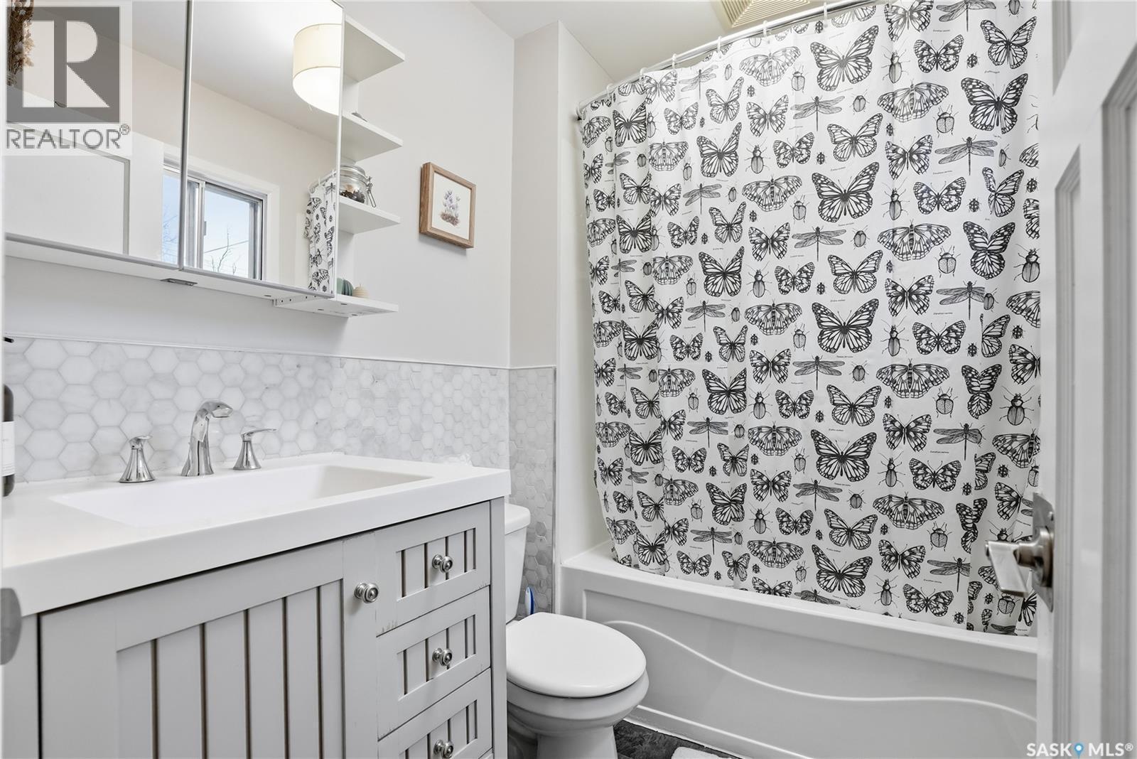 215 Ash Street E, Saskatoon, SK - Indoor Photo Showing Bathroom