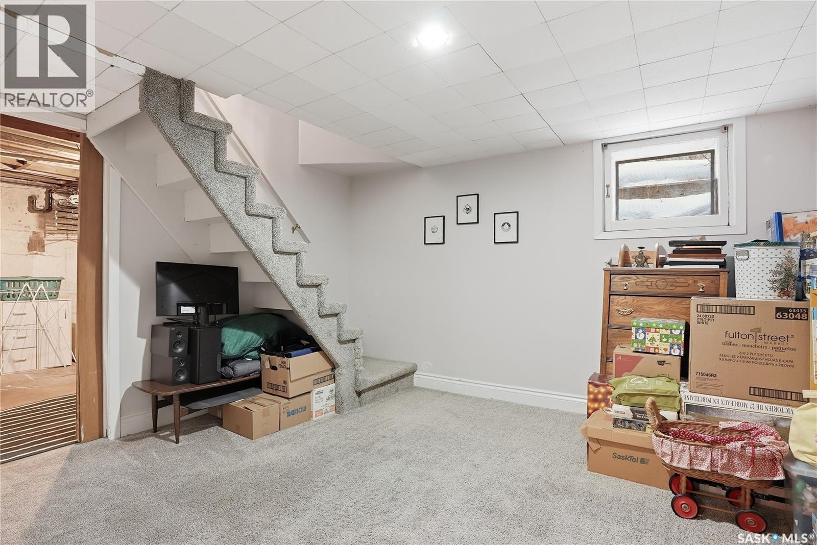 215 Ash Street E, Saskatoon, SK - Indoor