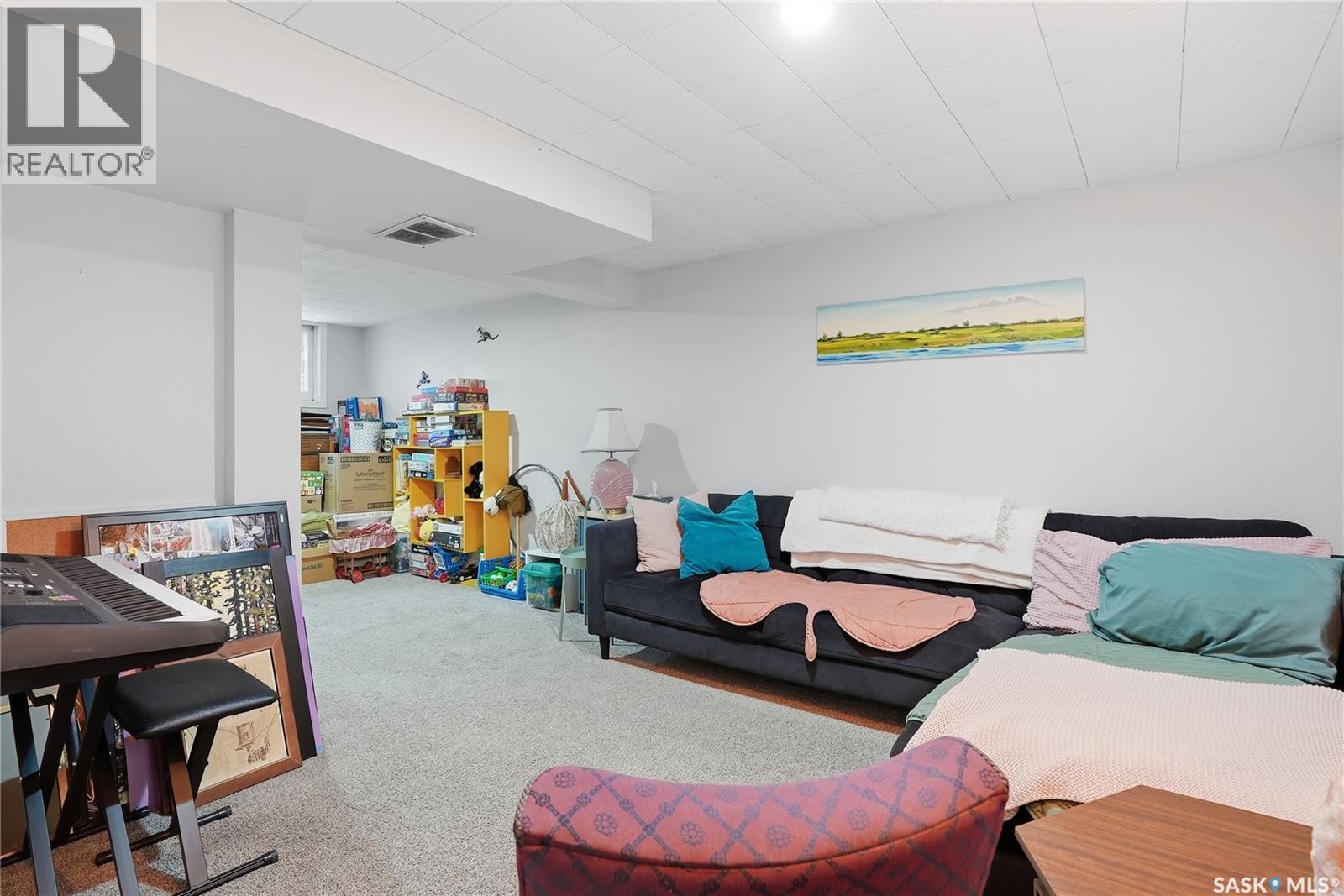 215 Ash Street E, Saskatoon, SK - Indoor