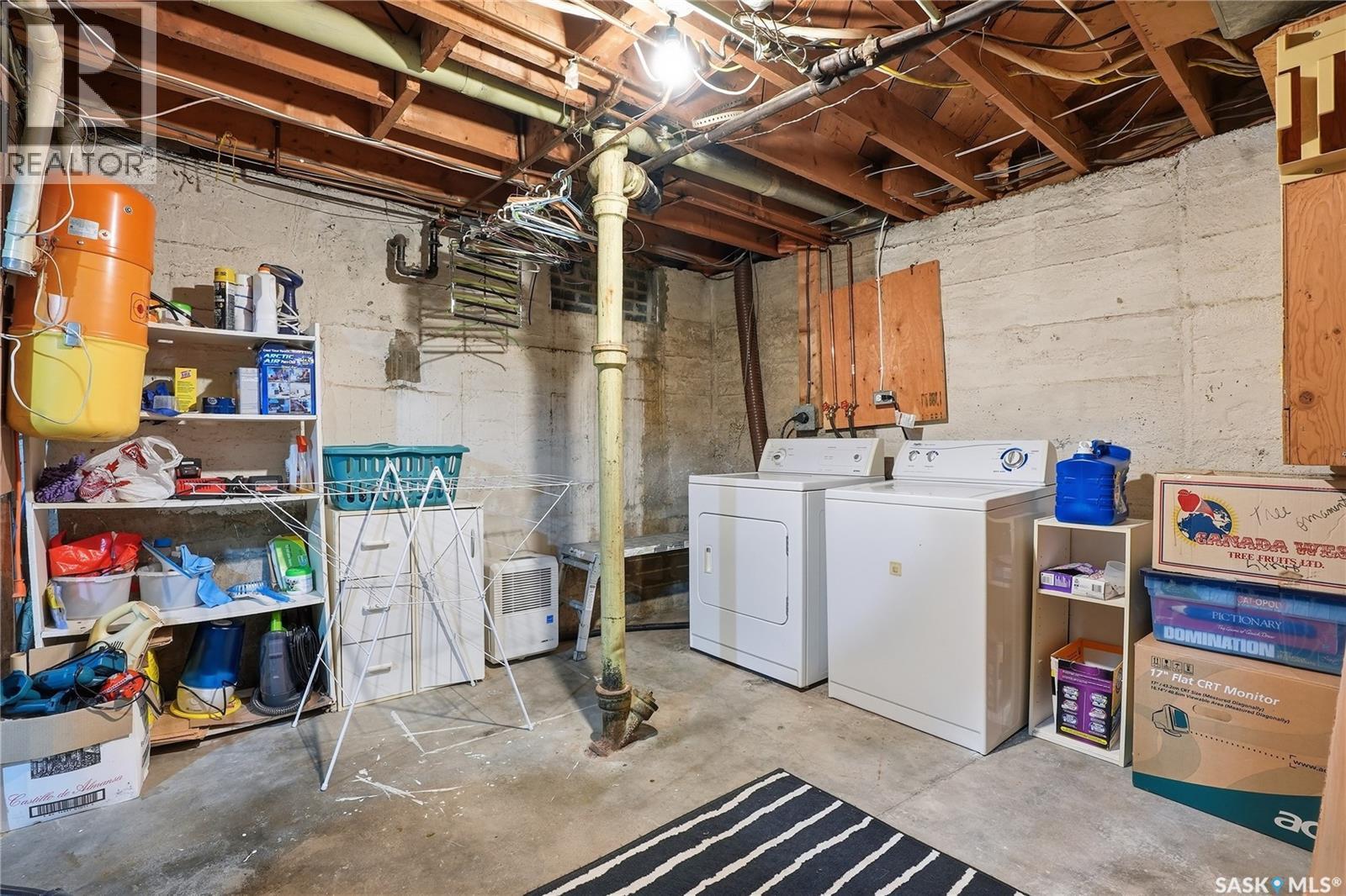 215 Ash Street E, Saskatoon, SK - Indoor Photo Showing Laundry Room