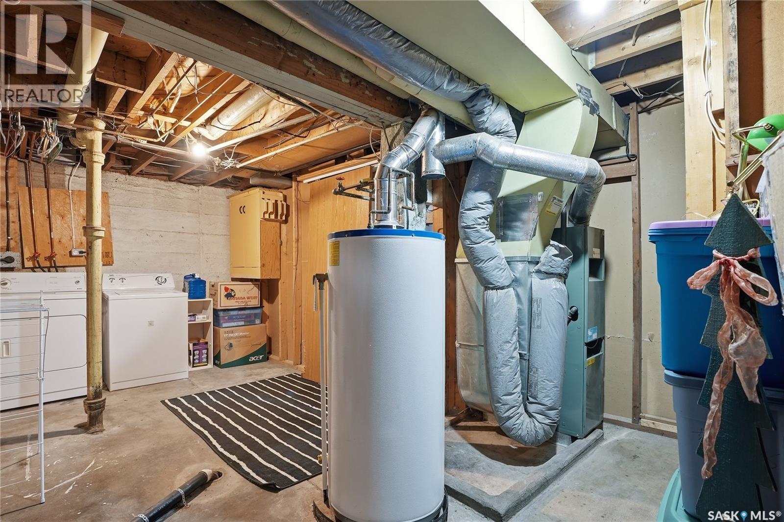 215 Ash Street E, Saskatoon, SK - Indoor