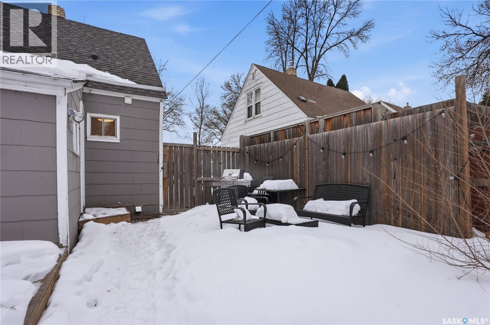 215 Ash Street E, Saskatoon, SK - Outdoor With Exterior