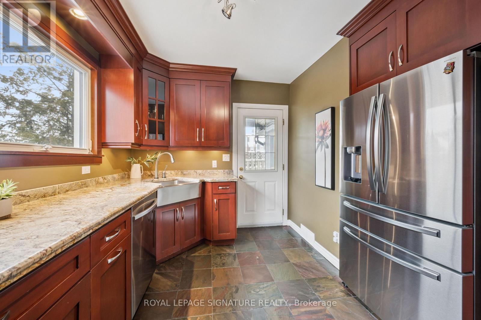 164 Jackson Avenue, Kitchener, ON - Indoor Photo Showing Kitchen