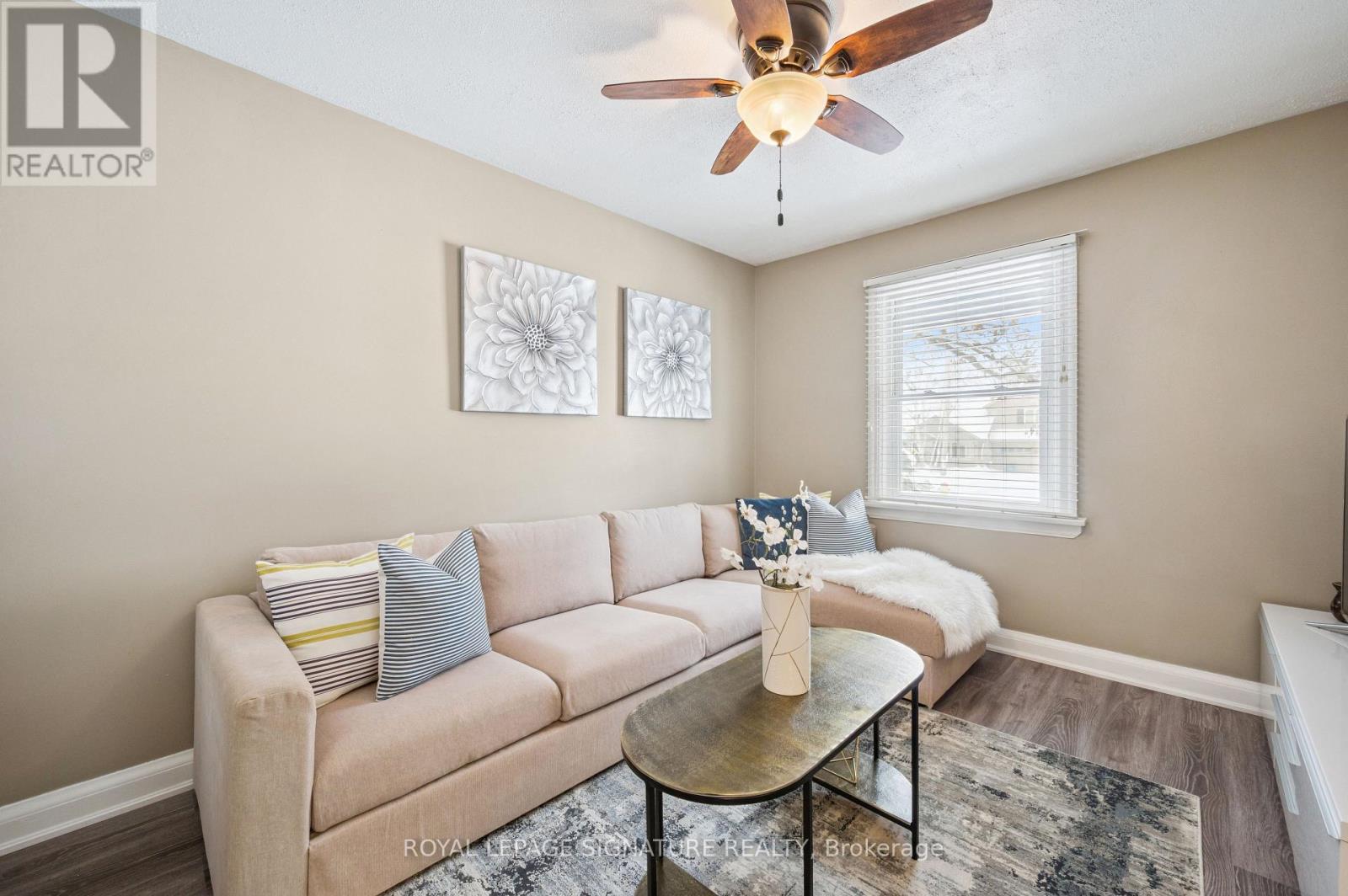 164 Jackson Avenue, Kitchener, ON - Indoor Photo Showing Living Room