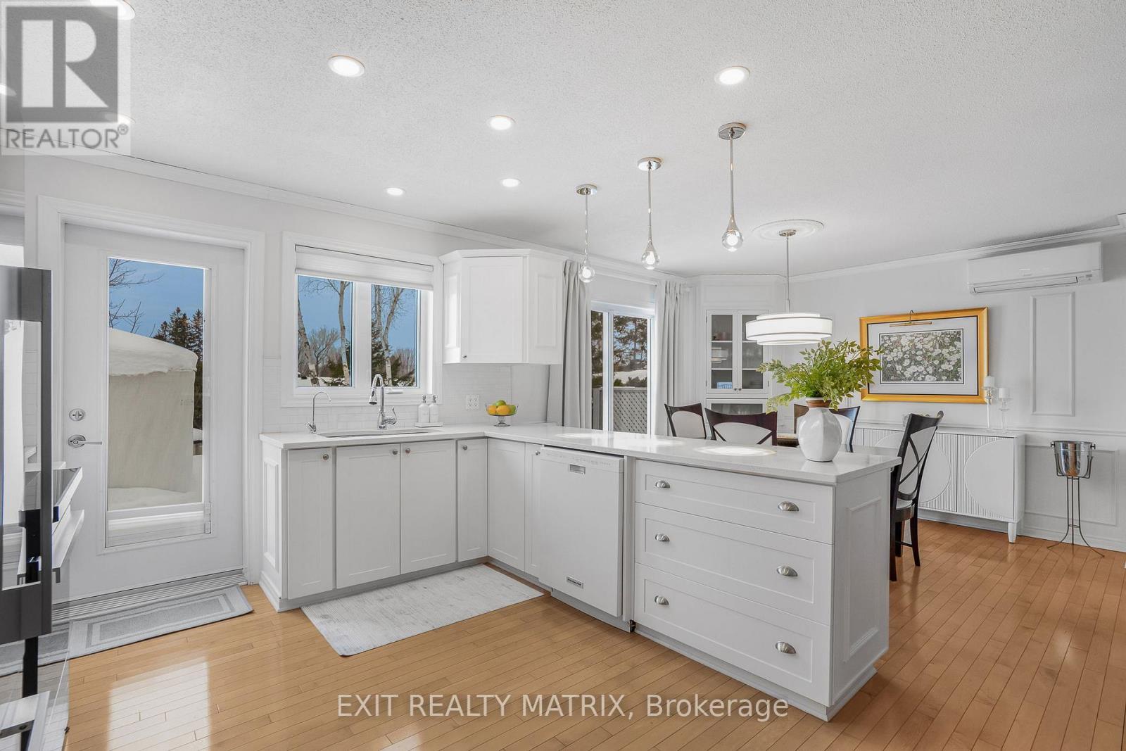 636 Front Road, Champlain, ON - Indoor Photo Showing Kitchen