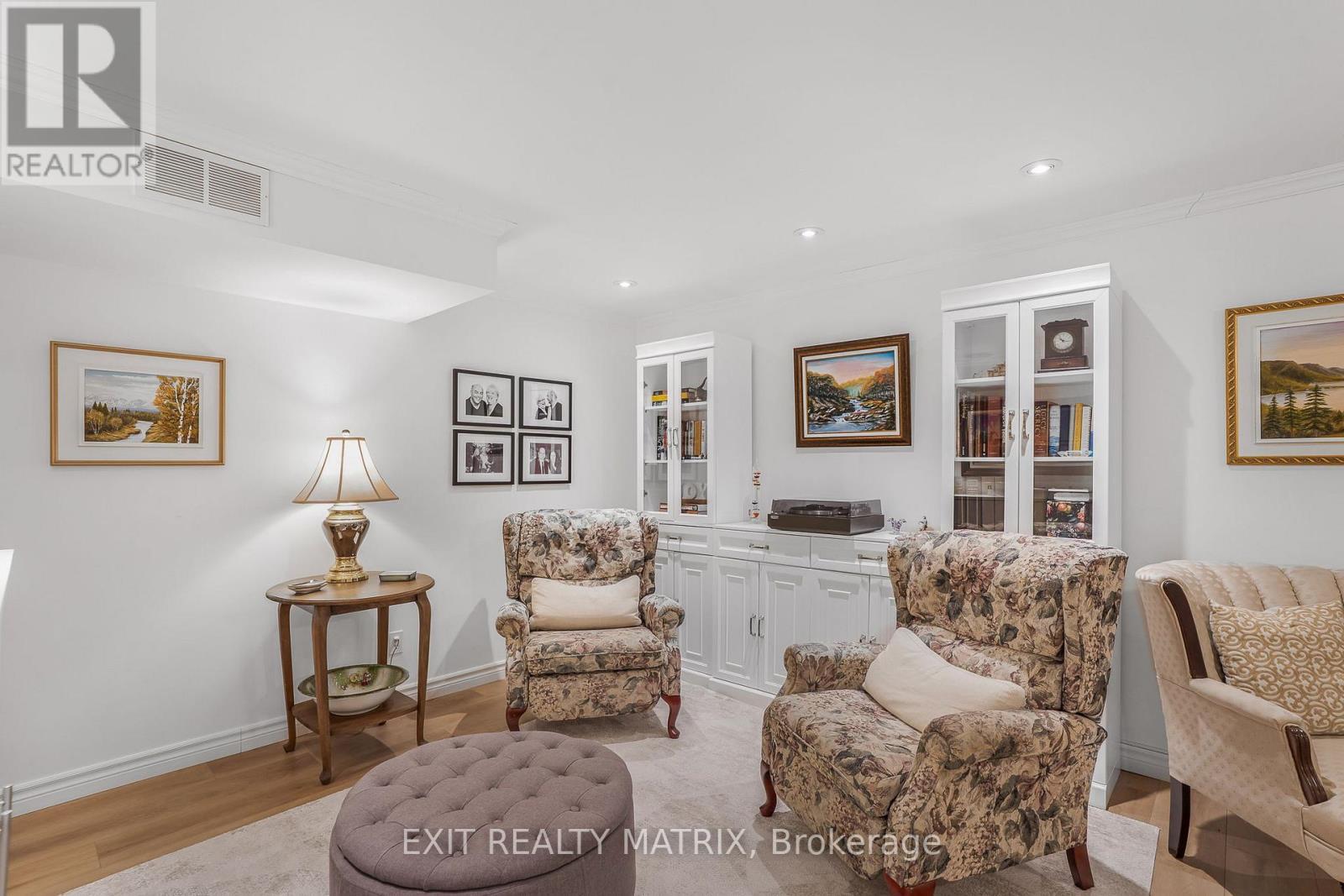 636 Front Road, Champlain, ON - Indoor Photo Showing Living Room