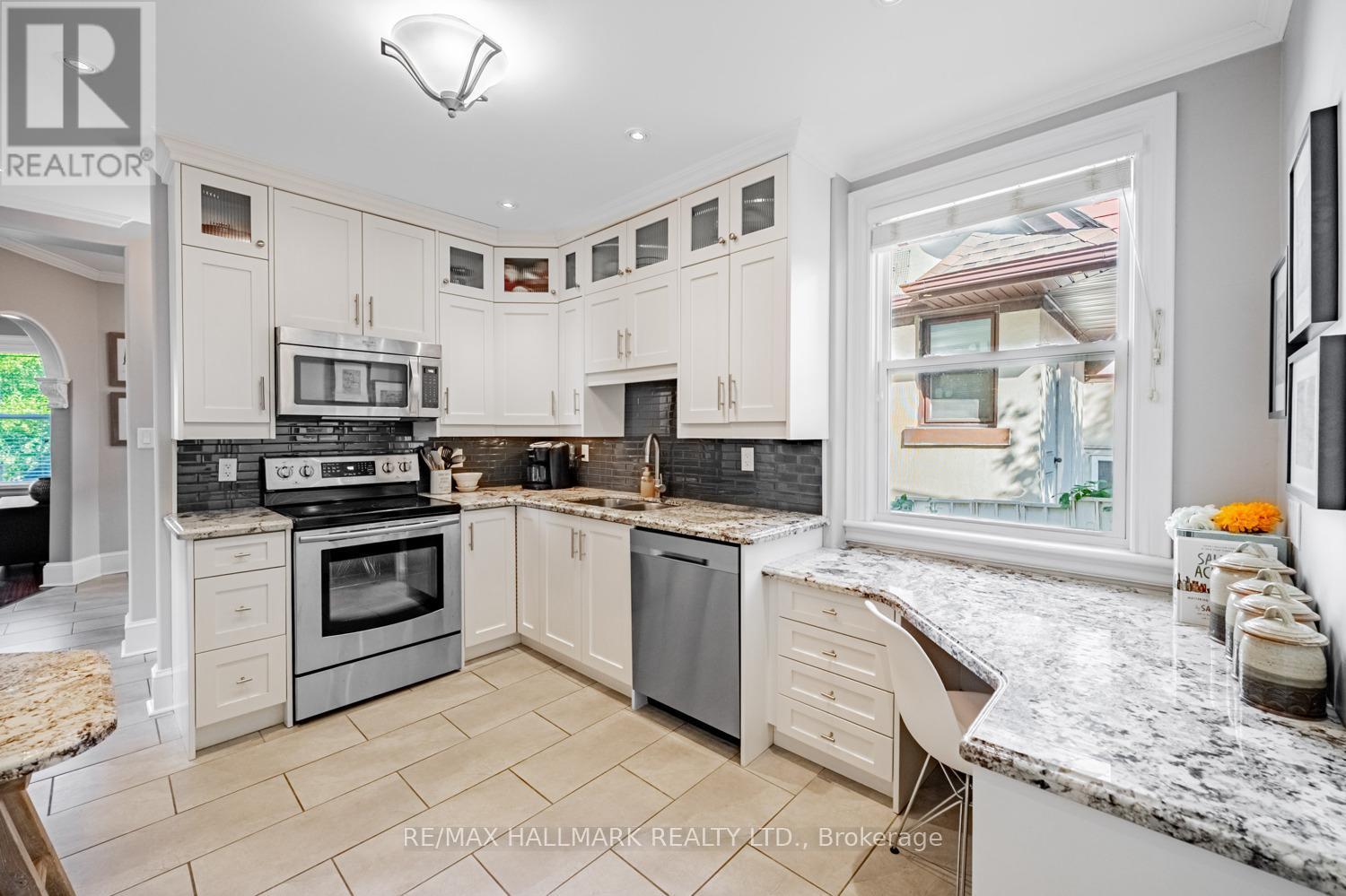 407 Aberdeen Avenue, Hamilton, ON - Indoor Photo Showing Kitchen With Double Sink