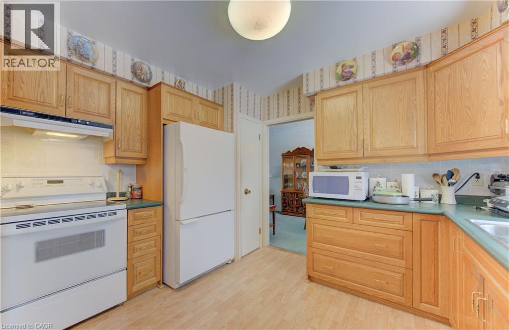 26 Deerpark Crescent, Kitchener, ON - Indoor Photo Showing Kitchen