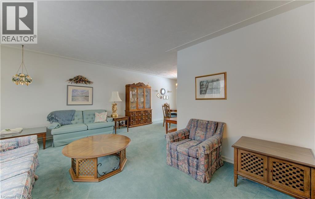 26 Deerpark Crescent, Kitchener, ON - Indoor Photo Showing Living Room