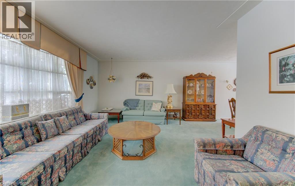 26 Deerpark Crescent, Kitchener, ON - Indoor Photo Showing Living Room